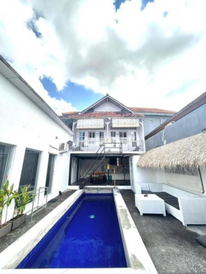White sandat guest house